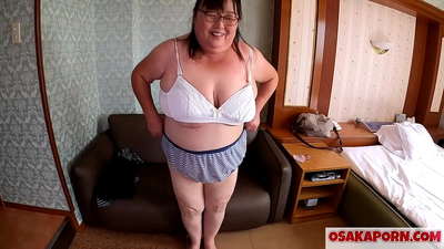 Ibu Jepang yang gemuk menunjukkan payudaranya yang besar dan menikmati mainan seks. Seorang ibu Asia berusia 51 tahun berbicara tentang pengalaman seksualnya. Yukiko 1 OSAKAPORN lemak milf